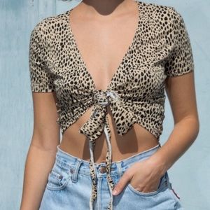 📀Brandy Melville Cheetah Wrap Top📀